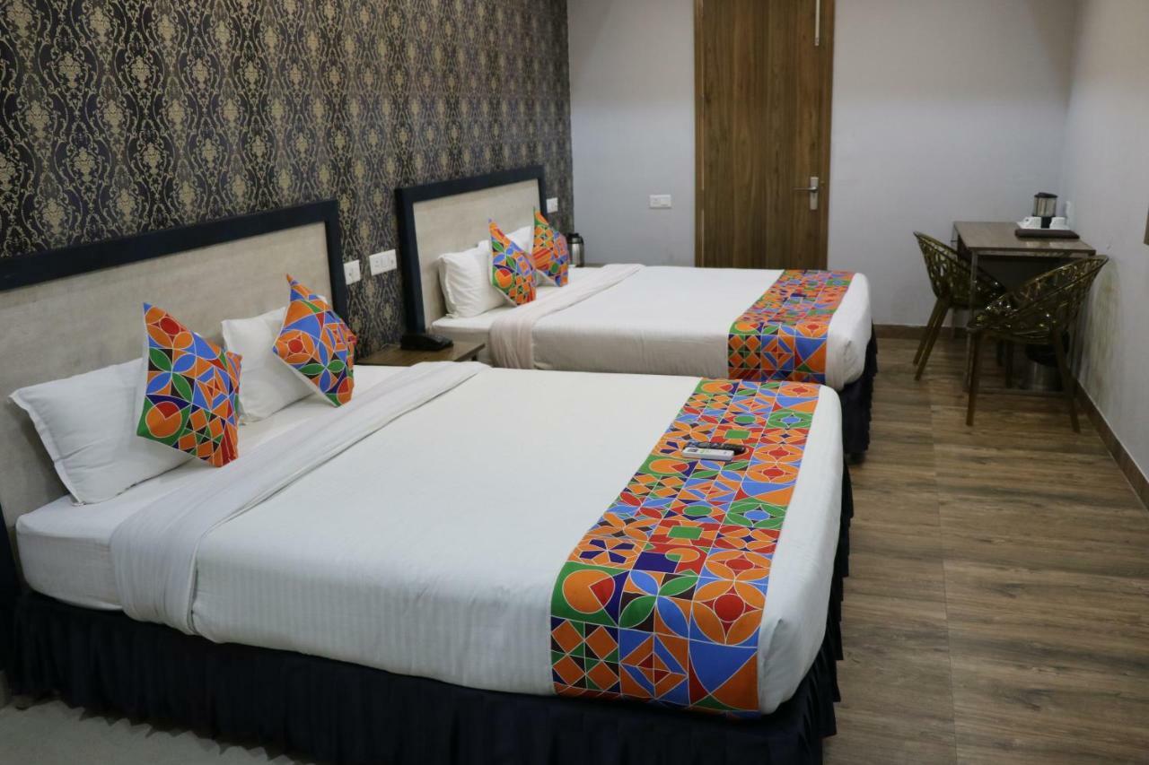 S.R. Residency Hotel Zirakpur Kültér fotó