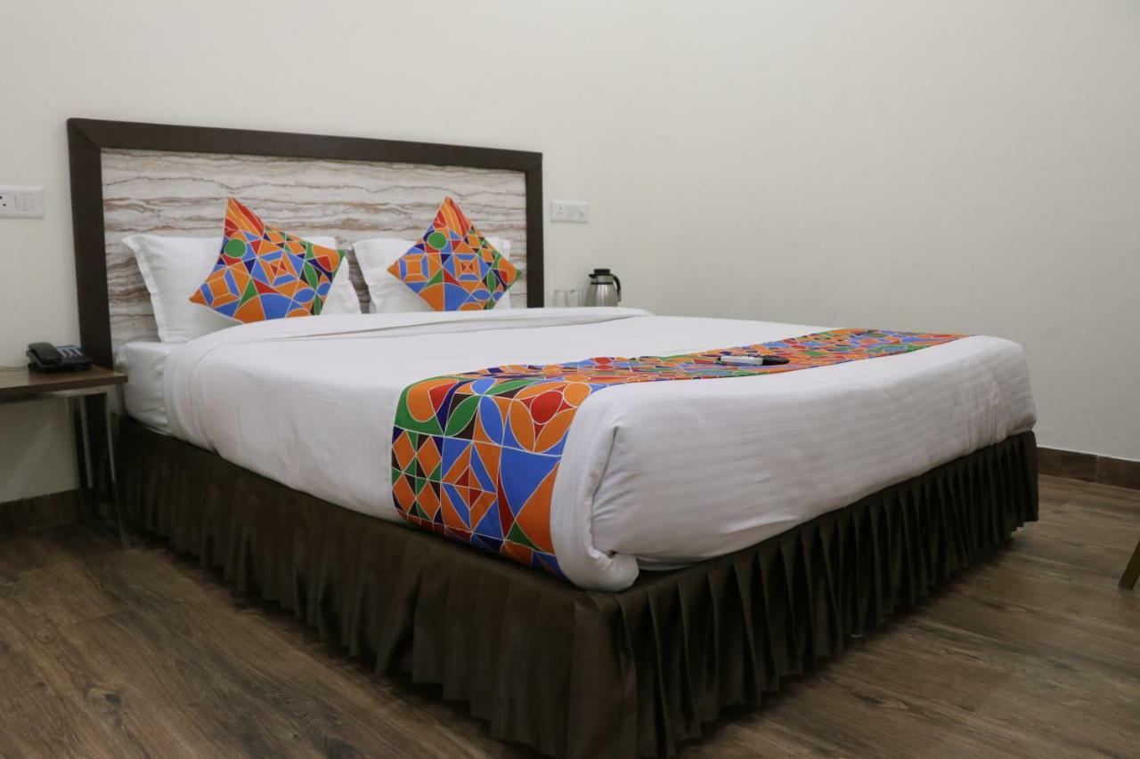 S.R. Residency Hotel Zirakpur Kültér fotó