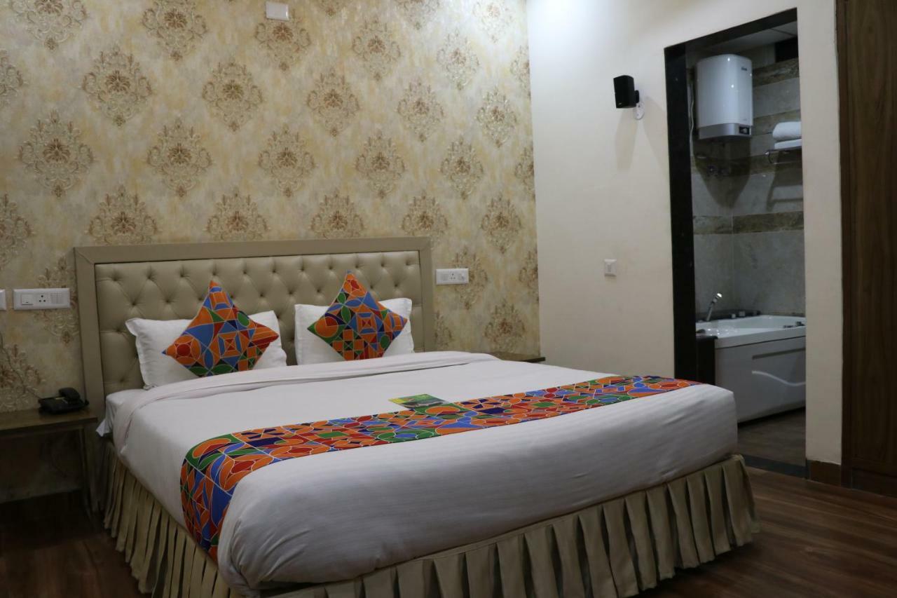 S.R. Residency Hotel Zirakpur Kültér fotó