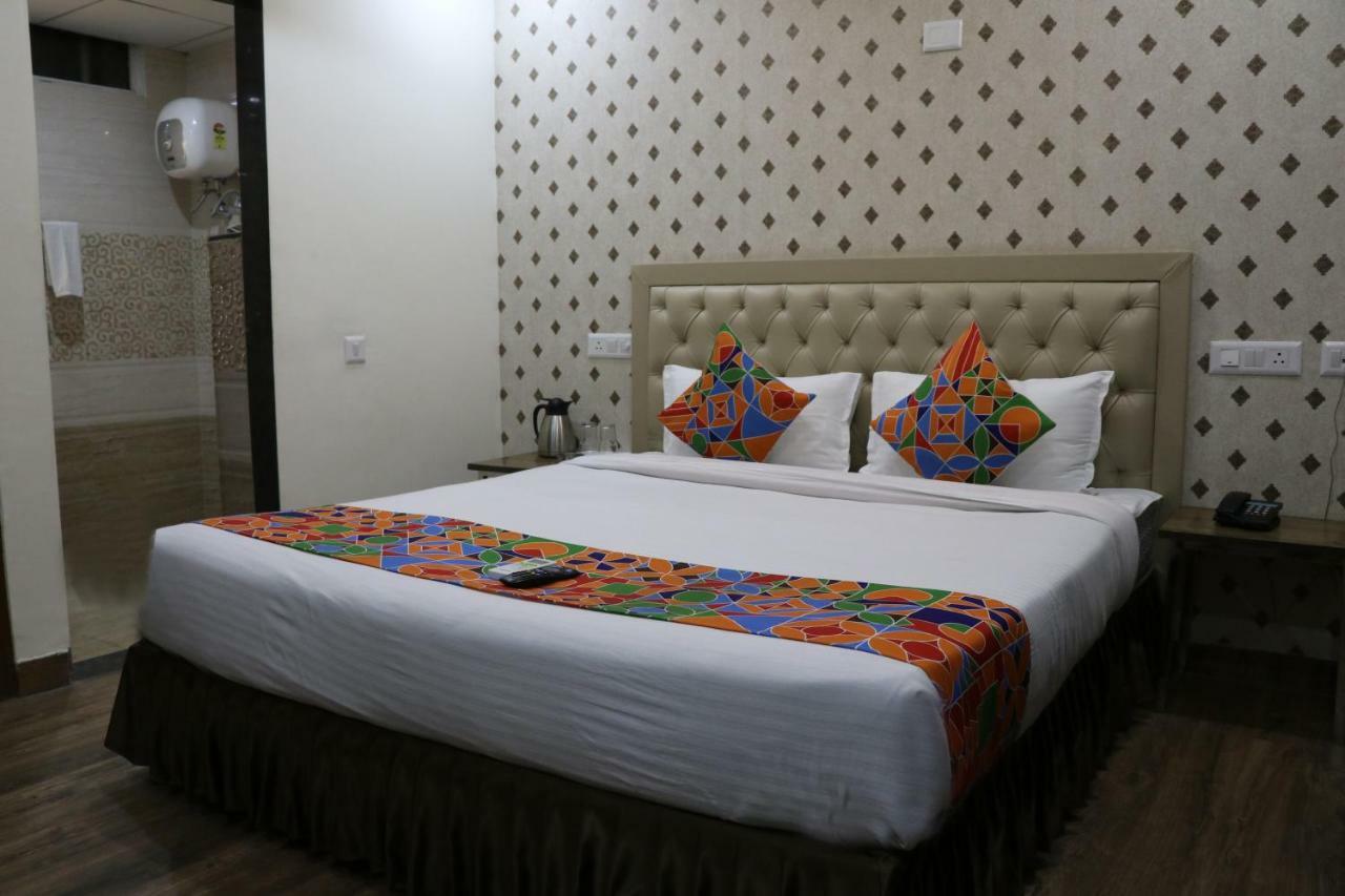 S.R. Residency Hotel Zirakpur Kültér fotó